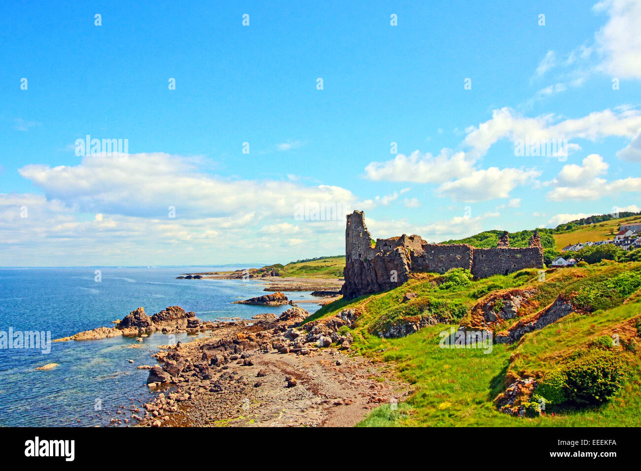 Castello Dunure e la spiaggia di Ayrshire , Scozia Foto Stock