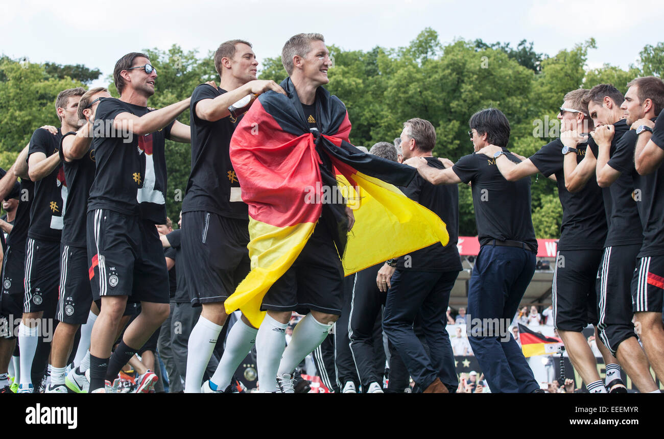 Berlino, Germania, giocatori nazionali festeggiare sul ventilatore miglia Foto Stock