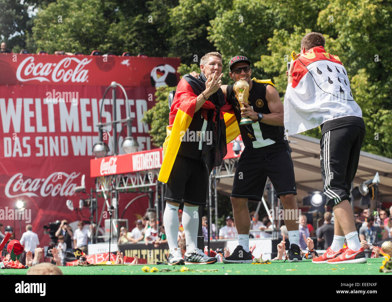 Berlino, Germania, giocatori nazionali festeggiare sul ventilatore miglia Foto Stock