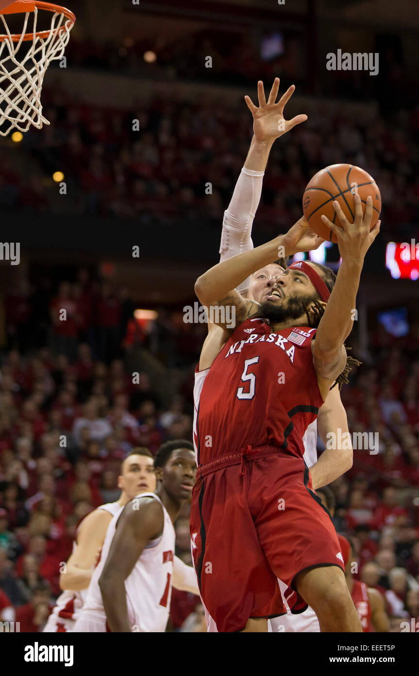 15 gennaio 2015: Nebraska Cornhuskers avanti Terran Petteway n. 5 va per un colpo durante il NCAA pallacanestro tra il Wisconsin Badgers e Nebraska Cornhuskers a Kohl Center a Madison, WI. Wisconsin sconfitto Nebraska 70-55. John Fisher/CSM Foto Stock