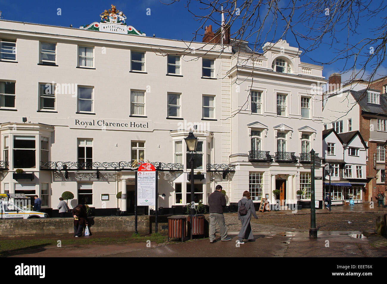Exeter, Devonshire mostra thr Royal Clarence Hotel, Custom House (blu porta) e case in stile georgiano Foto Stock