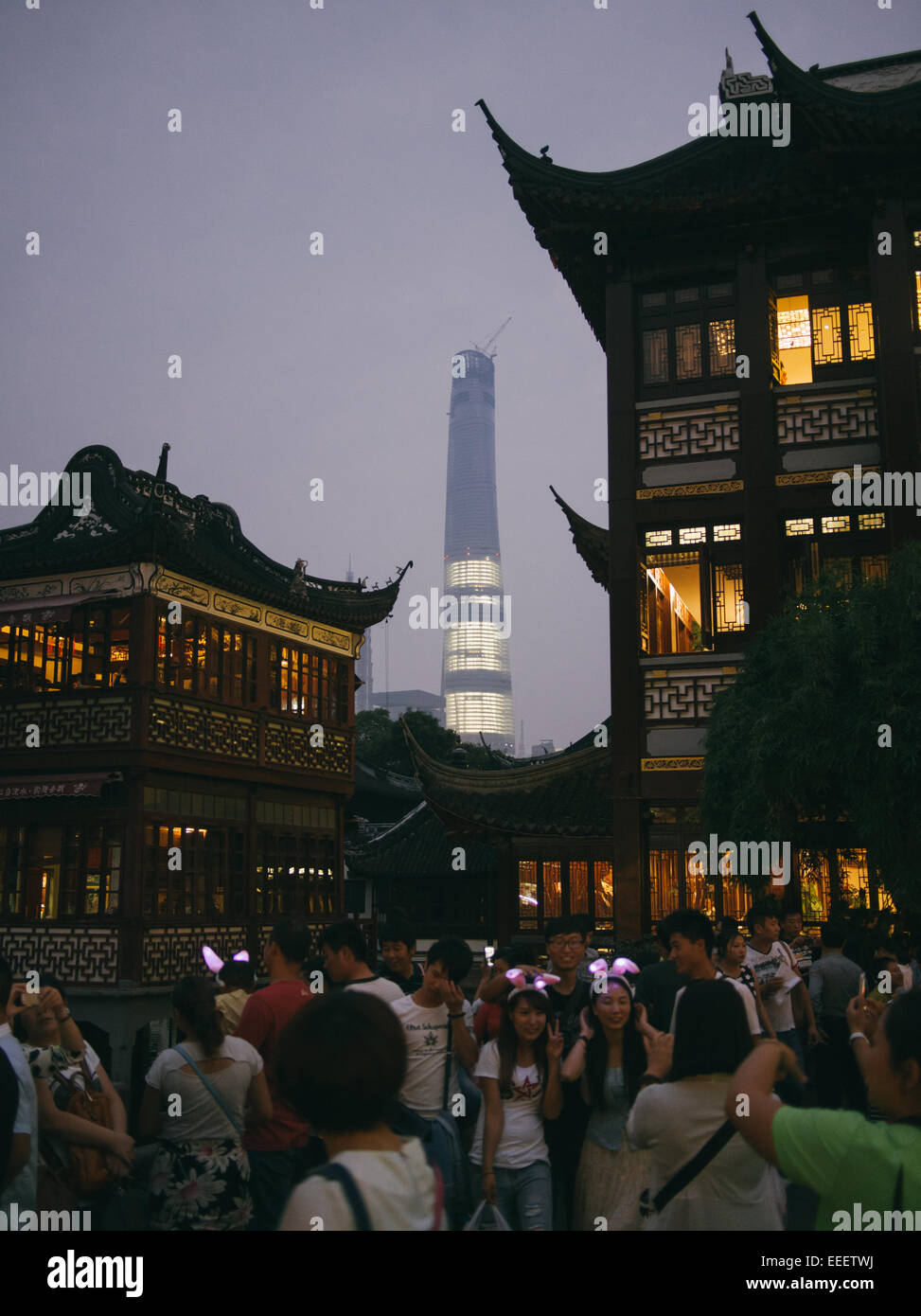 La Shanghai Old Town e Shanghai Torre centrale Foto Stock