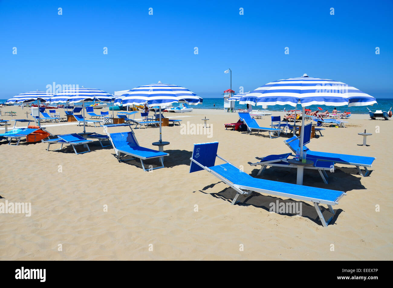 Rimini, la vista della spiaggia con ombrelloni Foto stock - Alamy