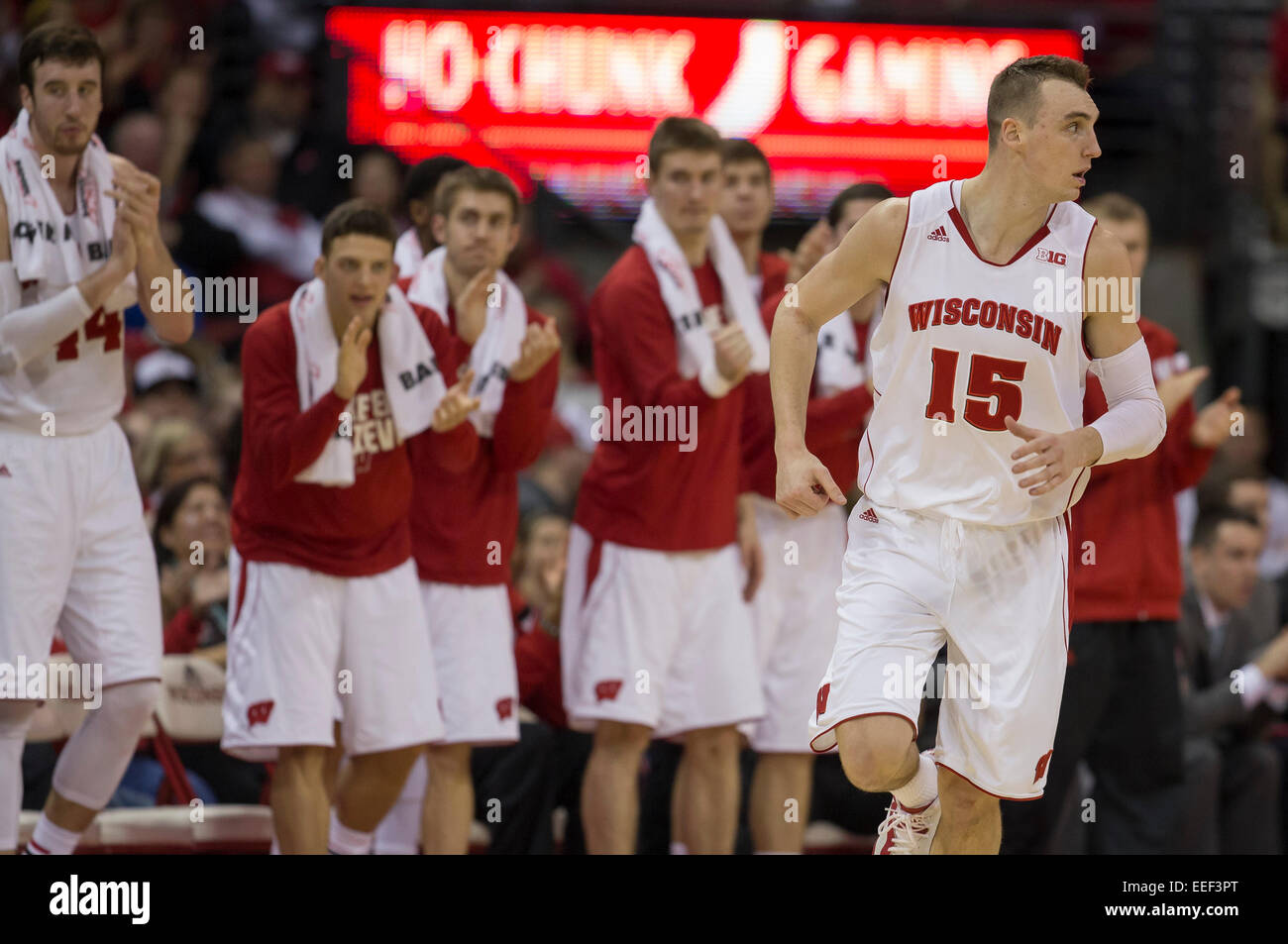 15 gennaio 2015: Wisconsin Badgers avanti Sam Dekker #15 durante il NCAA pallacanestro tra il Wisconsin Badgers e Nebraska Cornhuskers a Kohl Center a Madison, WI. Wisconsin sconfitto Nebraska 70-55. John Fisher/CSM Foto Stock