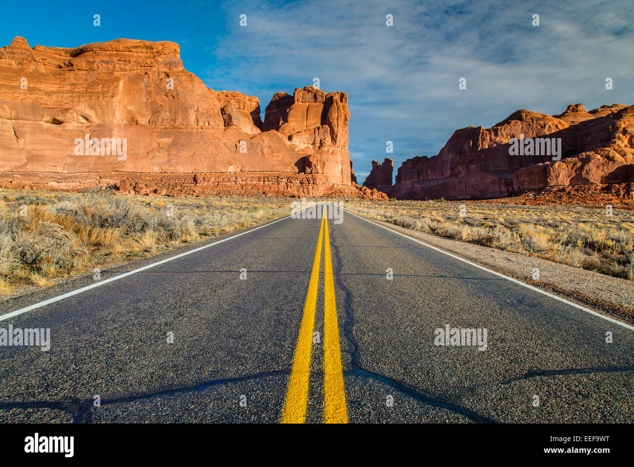 Scenic strade del deserto, Arches National Park, Utah, Stati Uniti d'America Foto Stock
