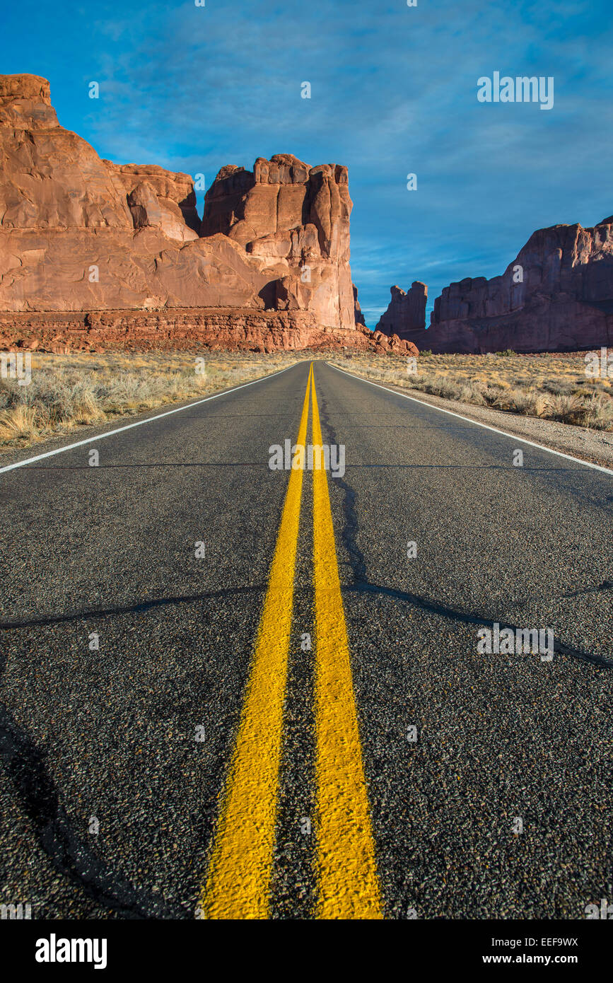 Scenic strade del deserto, Arches National Park, Utah, Stati Uniti d'America Foto Stock