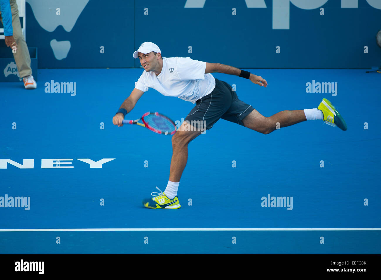 Sydney, Australia. Xvii gen, 2015. Horia Tecau, battuto da un servizio ace nel fnal di Apia International Sydney 2015 uomini doppio titolo. Daniel Nestor e Rohan Bopanna sconfitto Jean-Julien Rojer e Horia Tecau 6-4, 7-6(5) - Credit: Tony Bowler/thats my pic/Alamy Live News Foto Stock