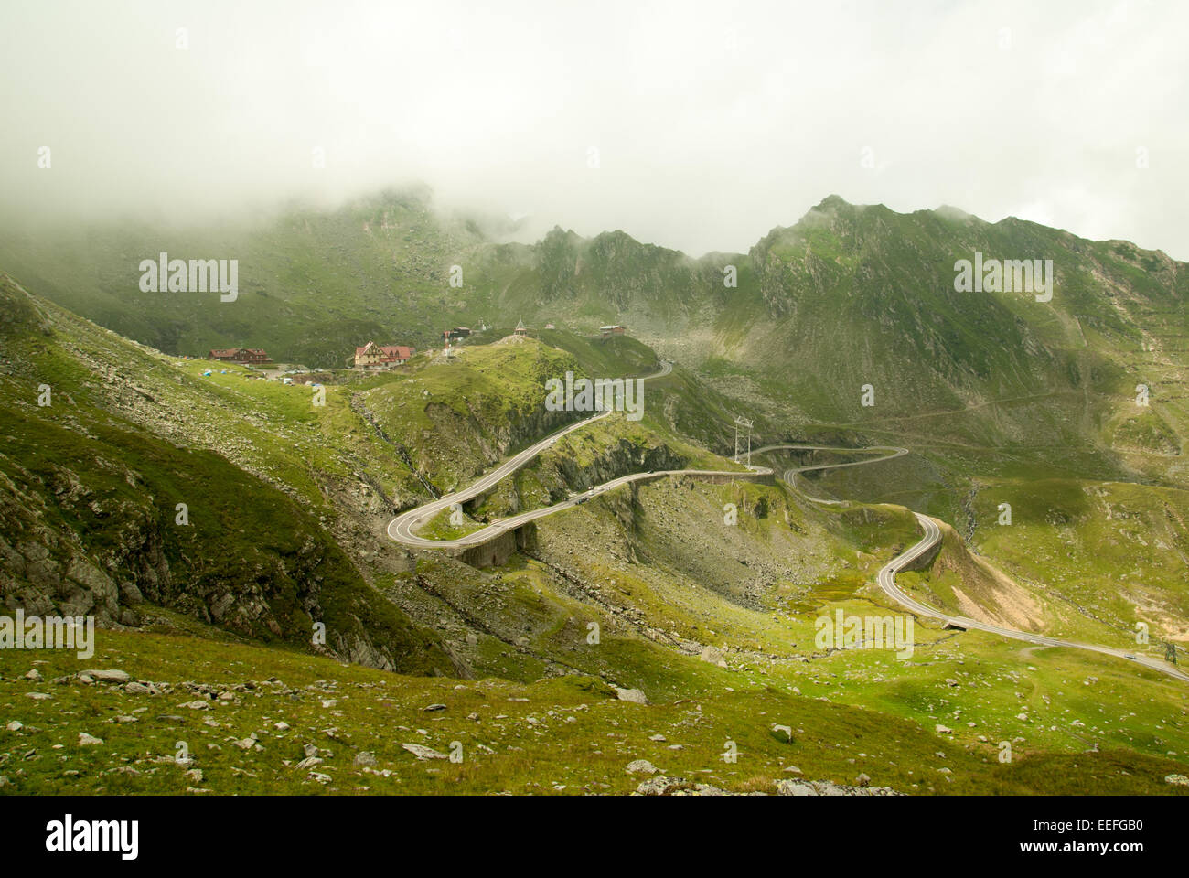Glaciale lago Balea su Transfagarasan. Carpazi, Romania. Lago Balea e chalet in Romania Monti Fagaras Foto Stock