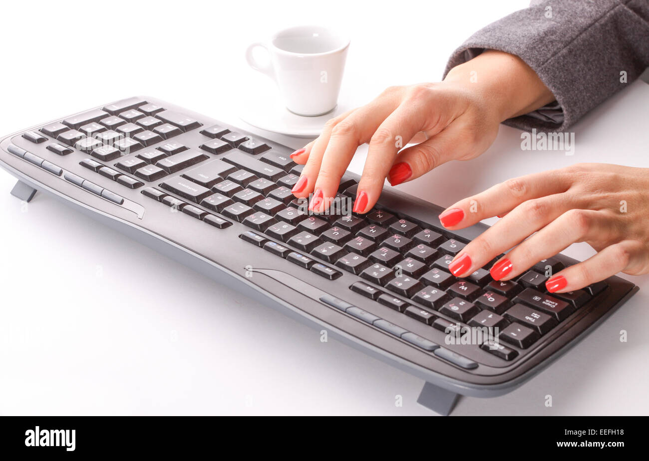 Mani femminili digitando sulla tastiera Foto Stock