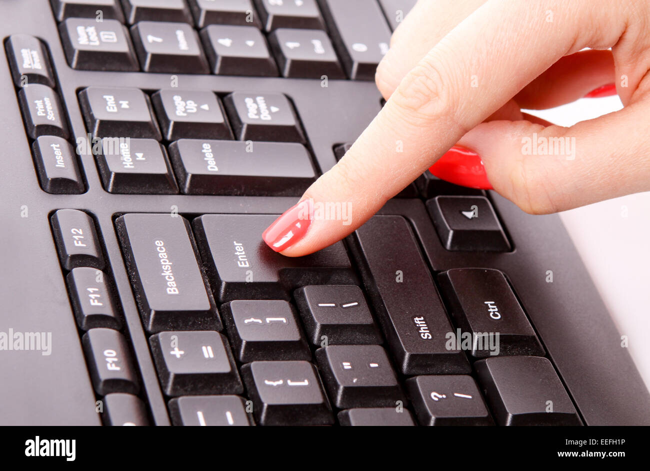 Mani femminili digitando sulla tastiera Foto Stock