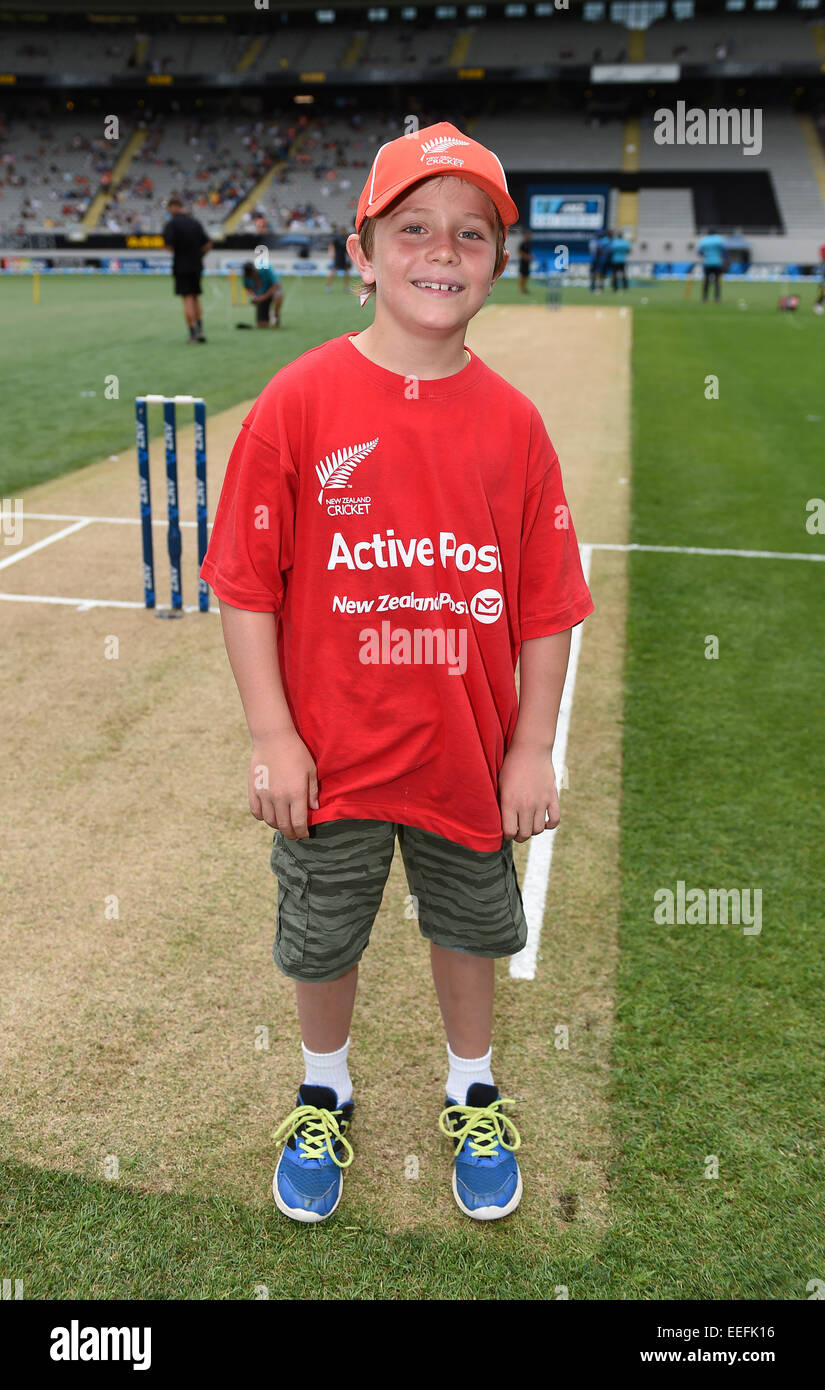 Eden Park di Auckland, in Nuova Zelanda. Xvii gen, 2015. Post attivo attivazione sponsorizzazione all'ANZ una giornata internazionale della serie di Cricket. 3 Confronto tra la Nuova Zelanda tornerà cappucci e Sri Lanka presso Eden Park di Auckland. La Nuova Zelanda. Sabato 17 gennaio 2015. Credito: Azione Sport Plus/Alamy Live News Foto Stock