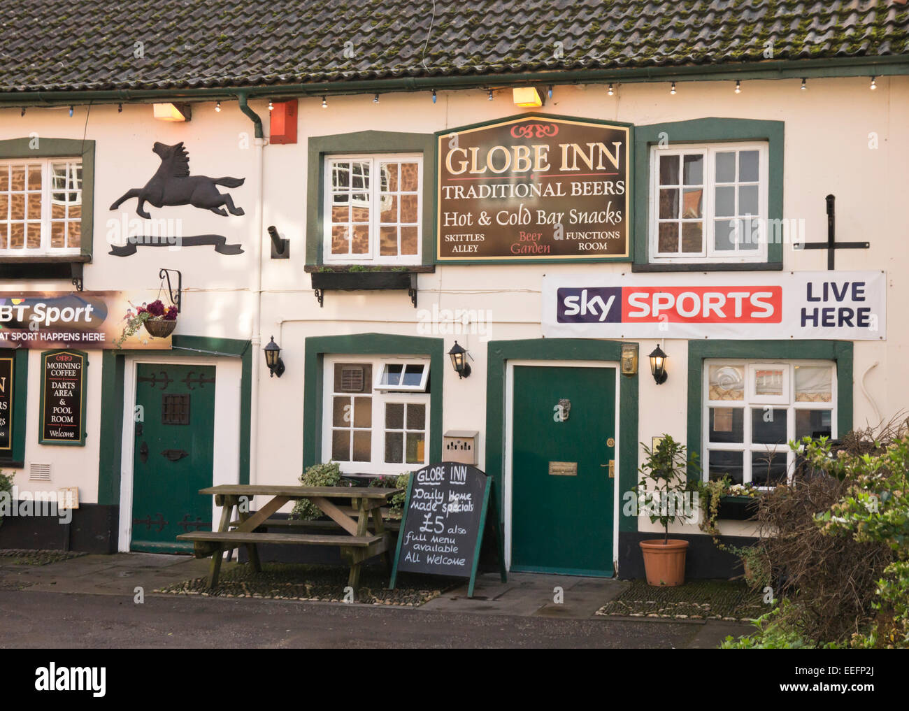 Cannington un villaggio nel Somerset vicino al sito di Hinkley Point C centrale nucleare. Il Globo Inn Pub Foto Stock