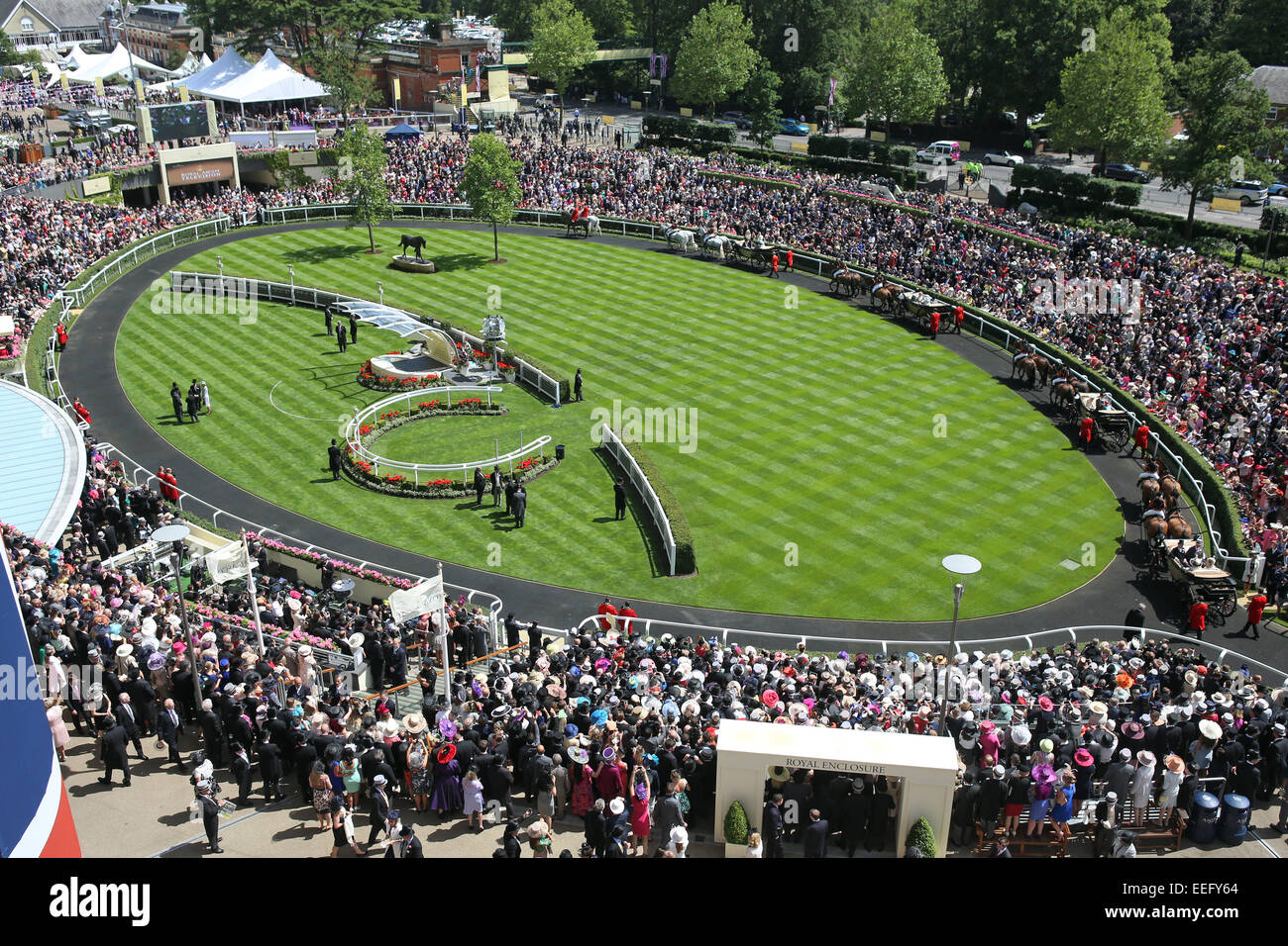 Royal Ascot, vista la parata anello durante il corteo reale Foto Stock