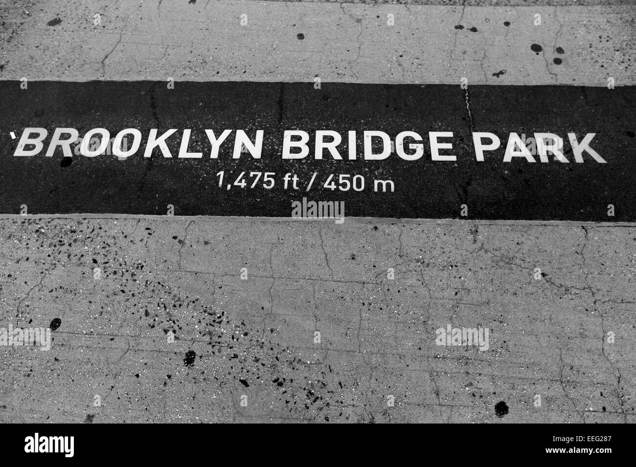 Ponte di Brooklyn Park segno dipinto sul pavimento di nuovo la vostra New York STATI UNITI D'AMERICA Foto Stock