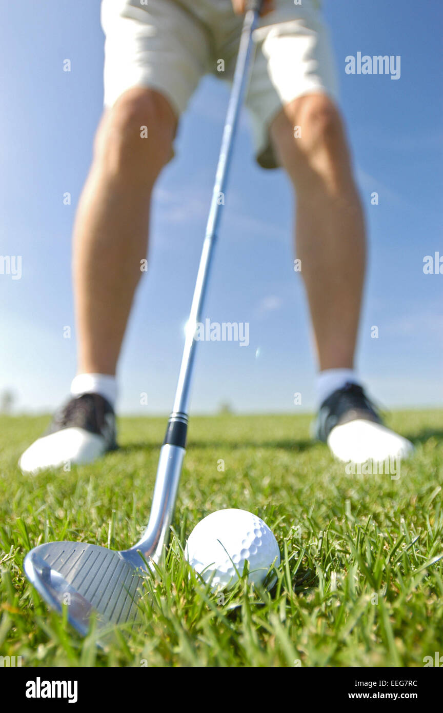 Palla da golf Aussen Rasen Baelle Dettagli Dettagli Close-up Farbe Geschick Geschicklichkeit Golfplatz Golfschlaeger Konzept Konzepte N Foto Stock