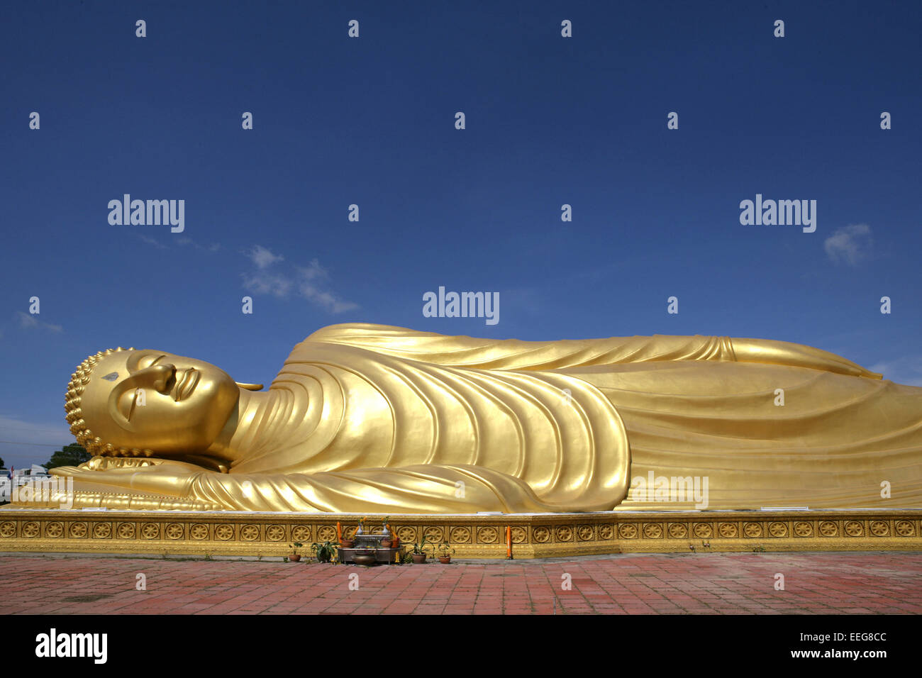 Thailandia, Hat Yai, Songkhla, Wat Yai Nai, Buddha, statua, liegend, Phra Mahathat Phut Mongkol, 35 m lang, 15 m hoch, oro, golde Foto Stock