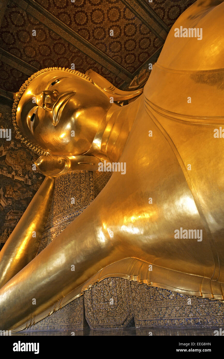Wat Pho Tempel del Buddha Reclinato Tailandia Bangkok Tempel Buddhastatue liegen dettaglio Close-up, Asien Suedost-Asien, Prades Foto Stock