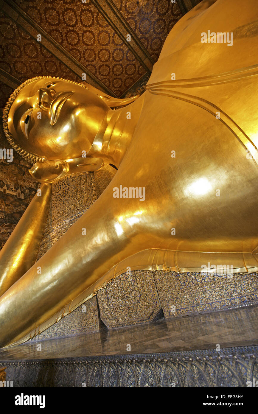 Wat Pho Tempel del Buddha Reclinato Tailandia Bangkok Tempel Buddhastatue liegen dettaglio Close-up, Asien Suedost-Asien, Prades Foto Stock