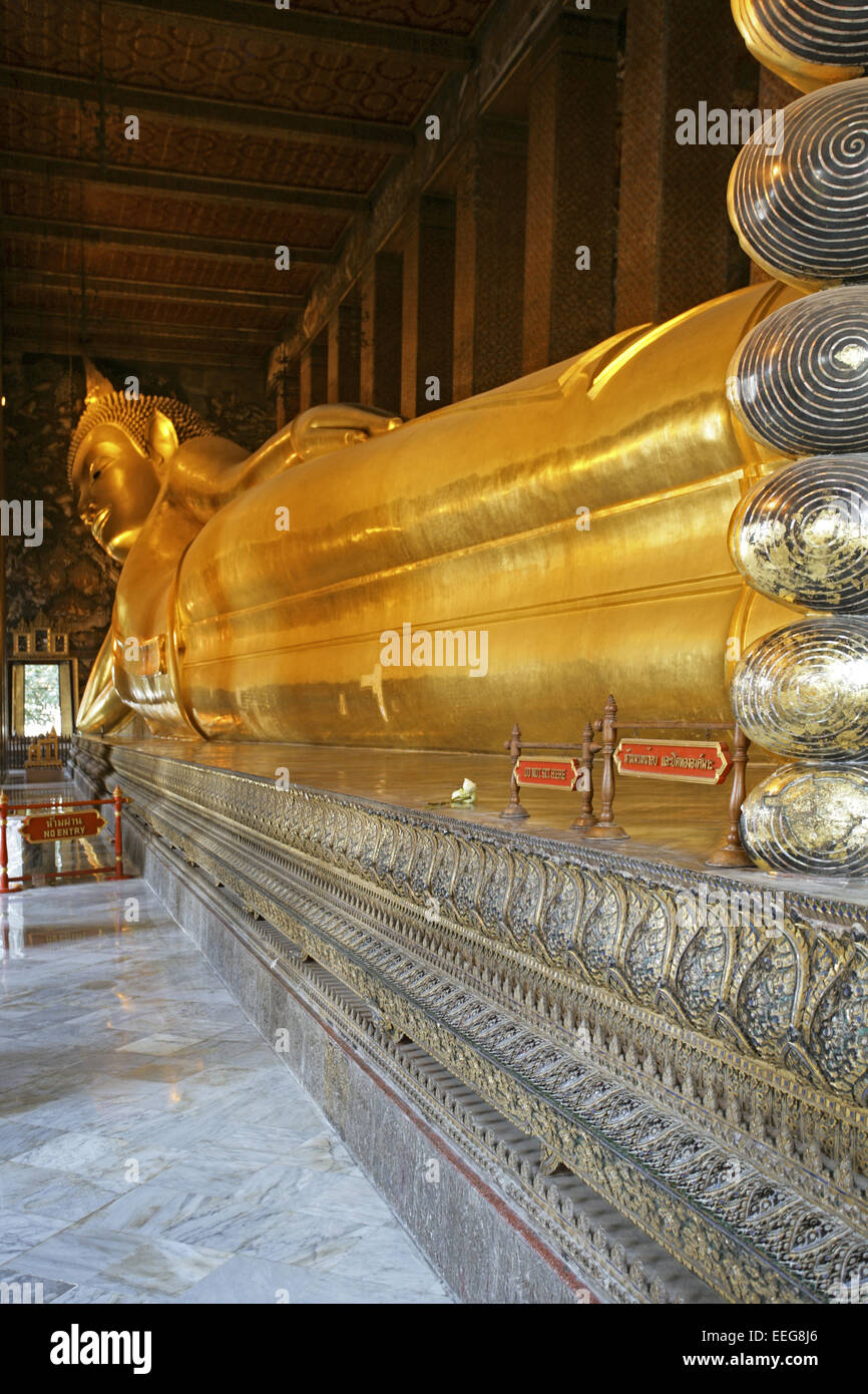 Wat Pho Tempel del Buddha Reclinato Tailandia Bangkok Tempel Buddhastatue liegen dettaglio Close-up, Asien Suedost-Asien, Prades Foto Stock