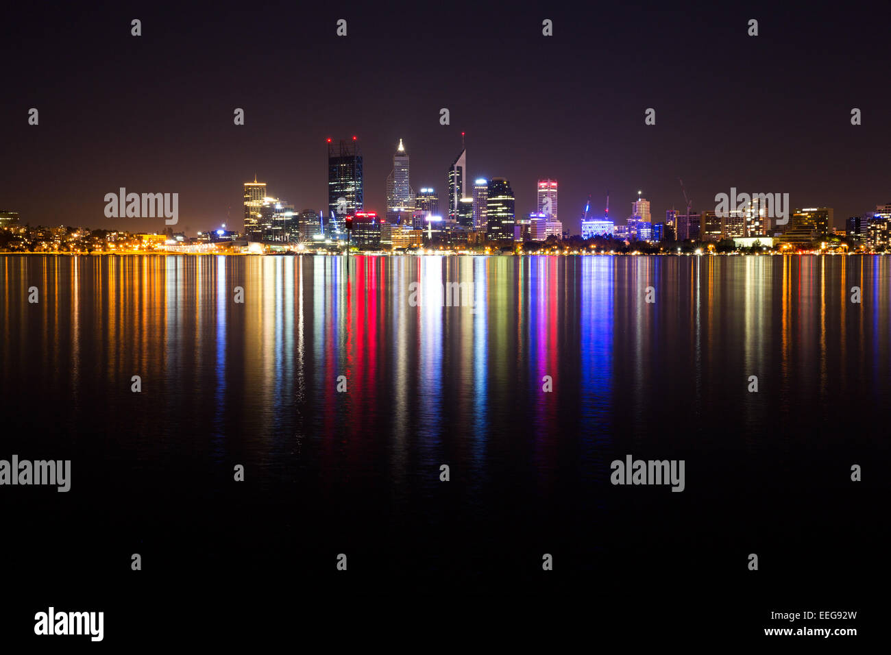 La città di Perth skyline notturno Foto Stock