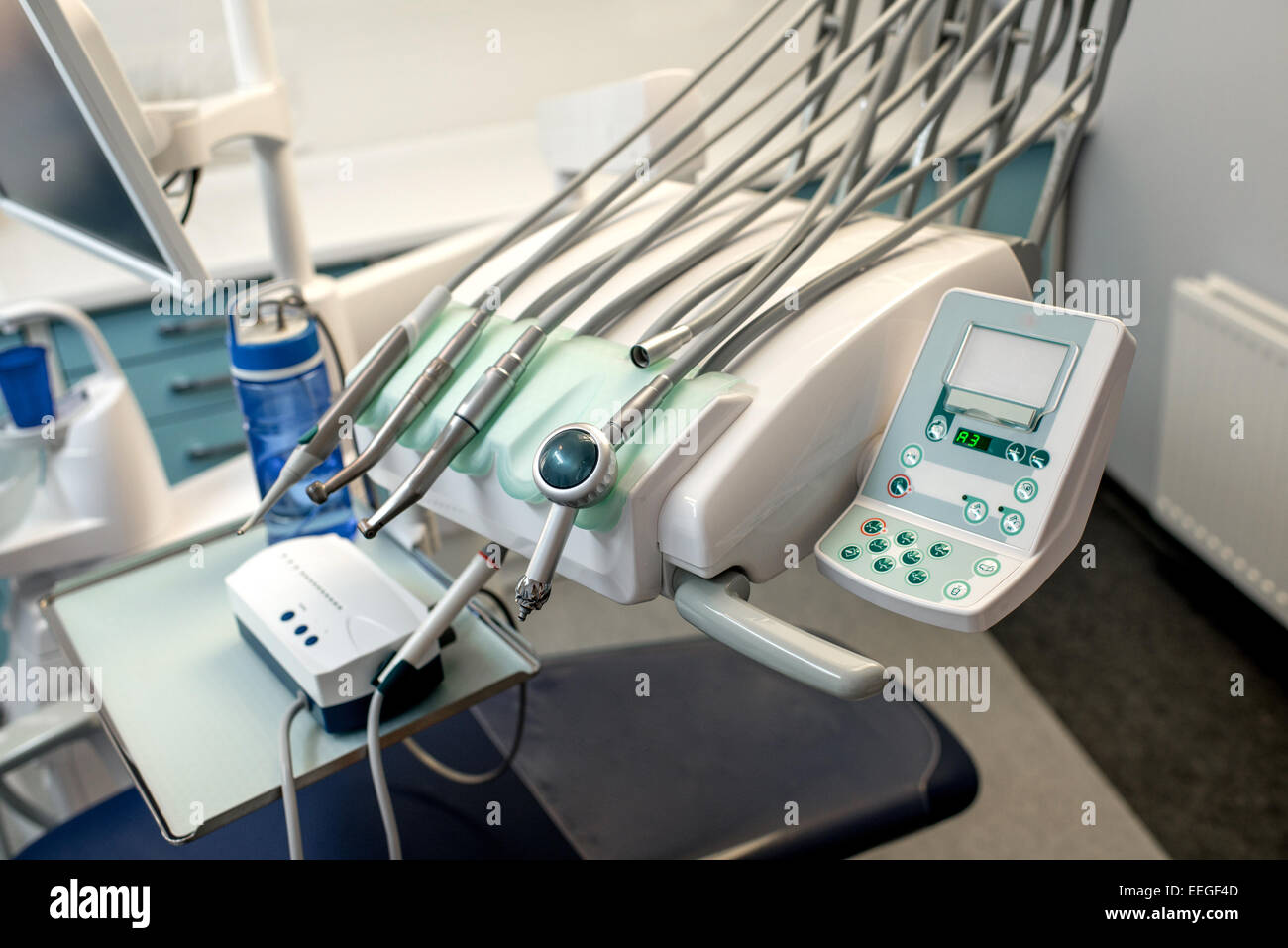 Riunito dentale con attrezzature per lo studio dentistico Foto Stock