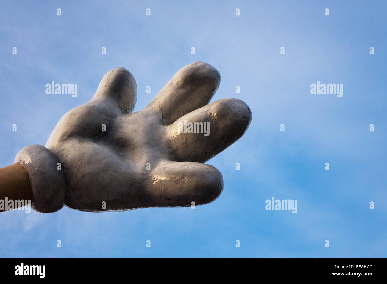 La mano di una figura su un parco di divertimenti. Foto Stock