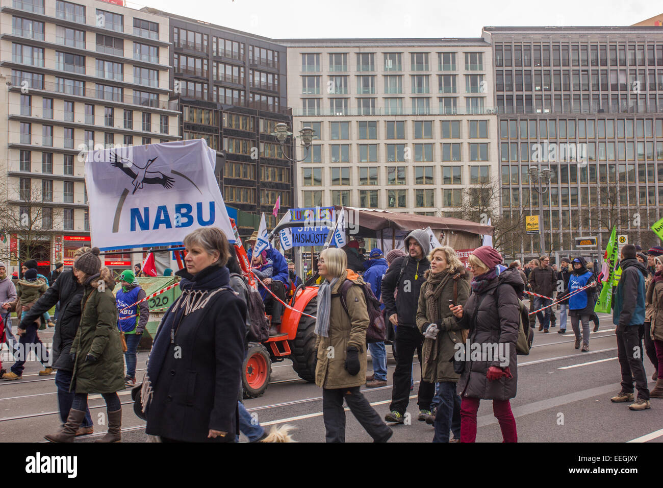 Migliaia di persone protestano contro industrial fienili, dove gli animali sono in condizioni sufferable on gennaio 17, 2015 a Berlino. Foto Stock