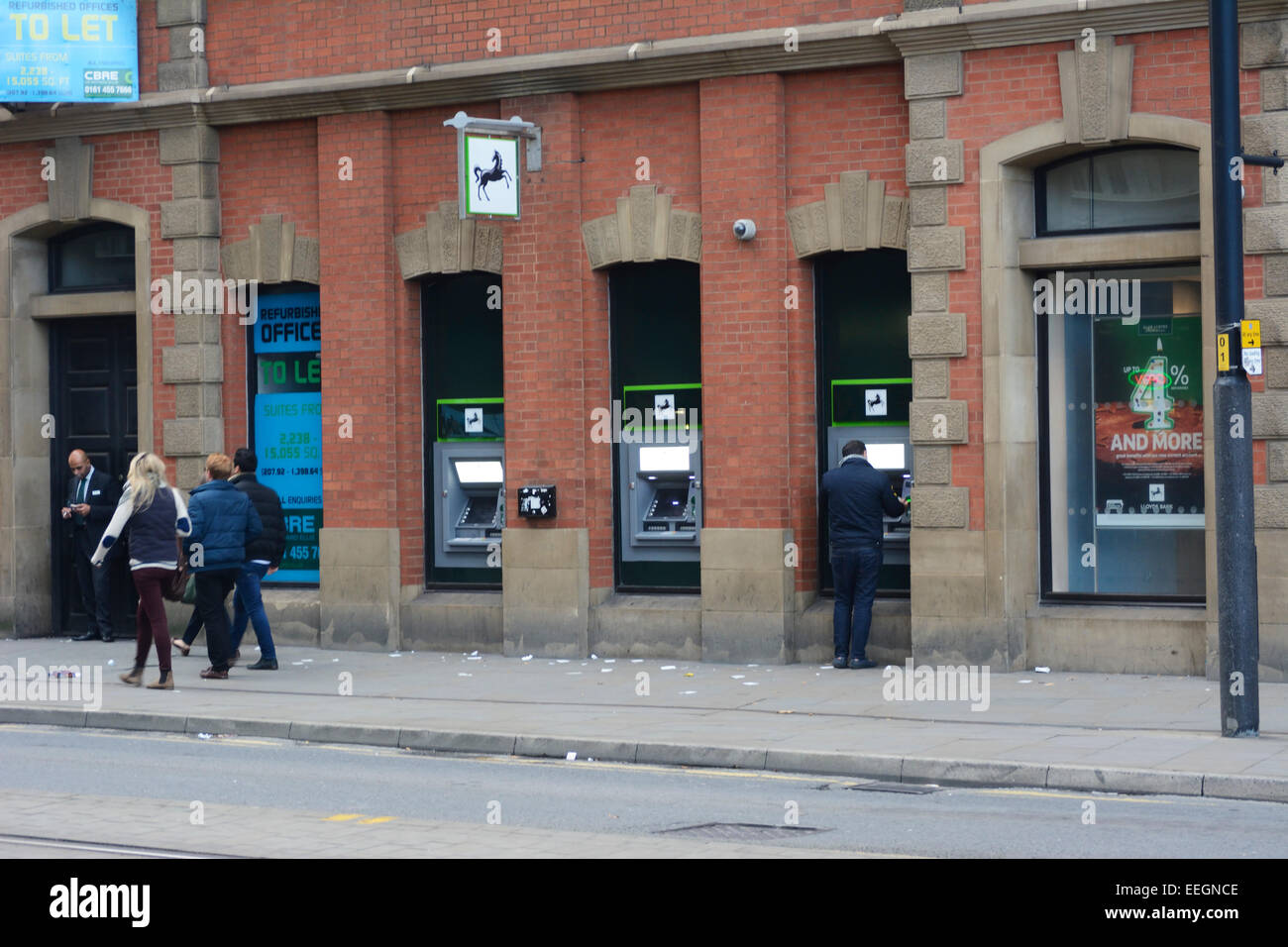 Lloyds Bank cashpoints nel centro di Manchester, Inghilterra. Foto Stock
