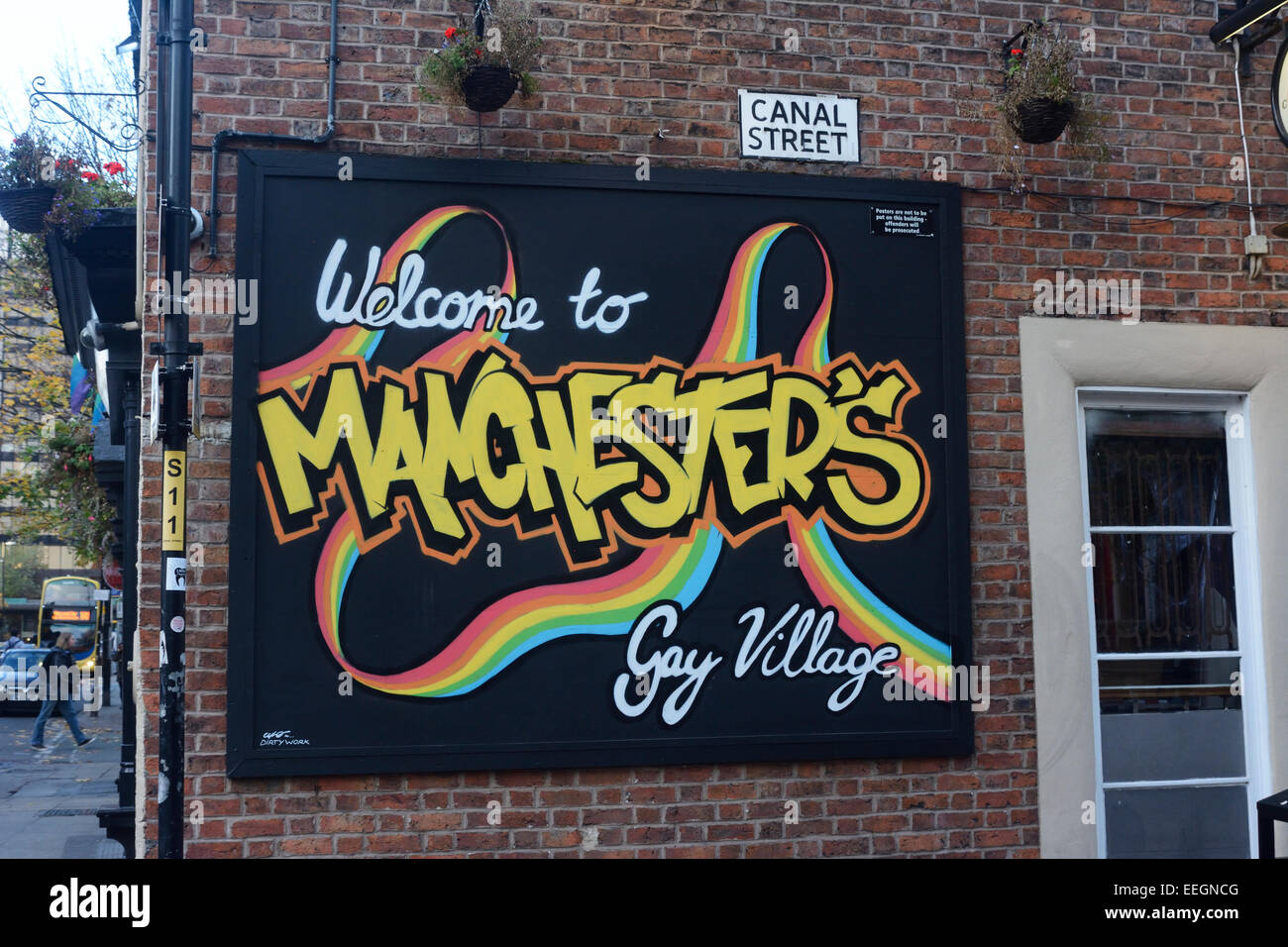 Benvenuti a Manchester il villaggio gay sign in Canal Street, Manchester. Foto Stock