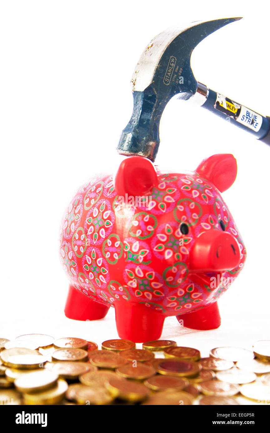 Risparmio di denaro risparmio di costi costo luogo sollevare il sollevamento contanti razzia salvadanaio fondi fondo tagliato fuori spazio copia sfondo bianco Foto Stock