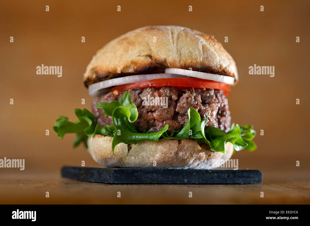 Fatti in casa a base di hamburger di manzo Foto Stock