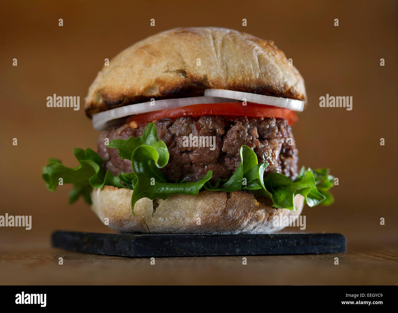 Fatti in casa a base di hamburger di manzo Foto Stock