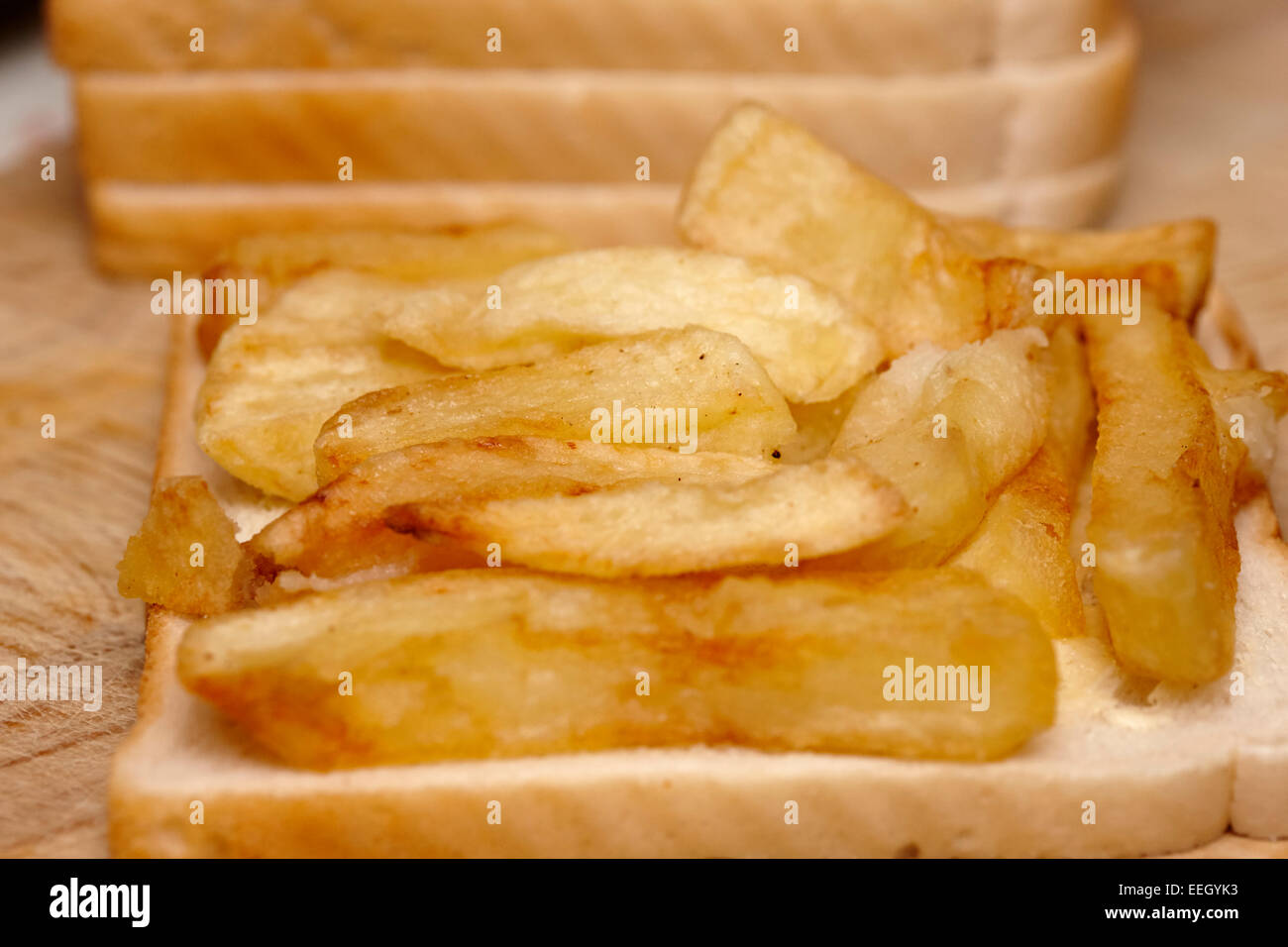 Chip butty su imburrato pane bianco Foto Stock