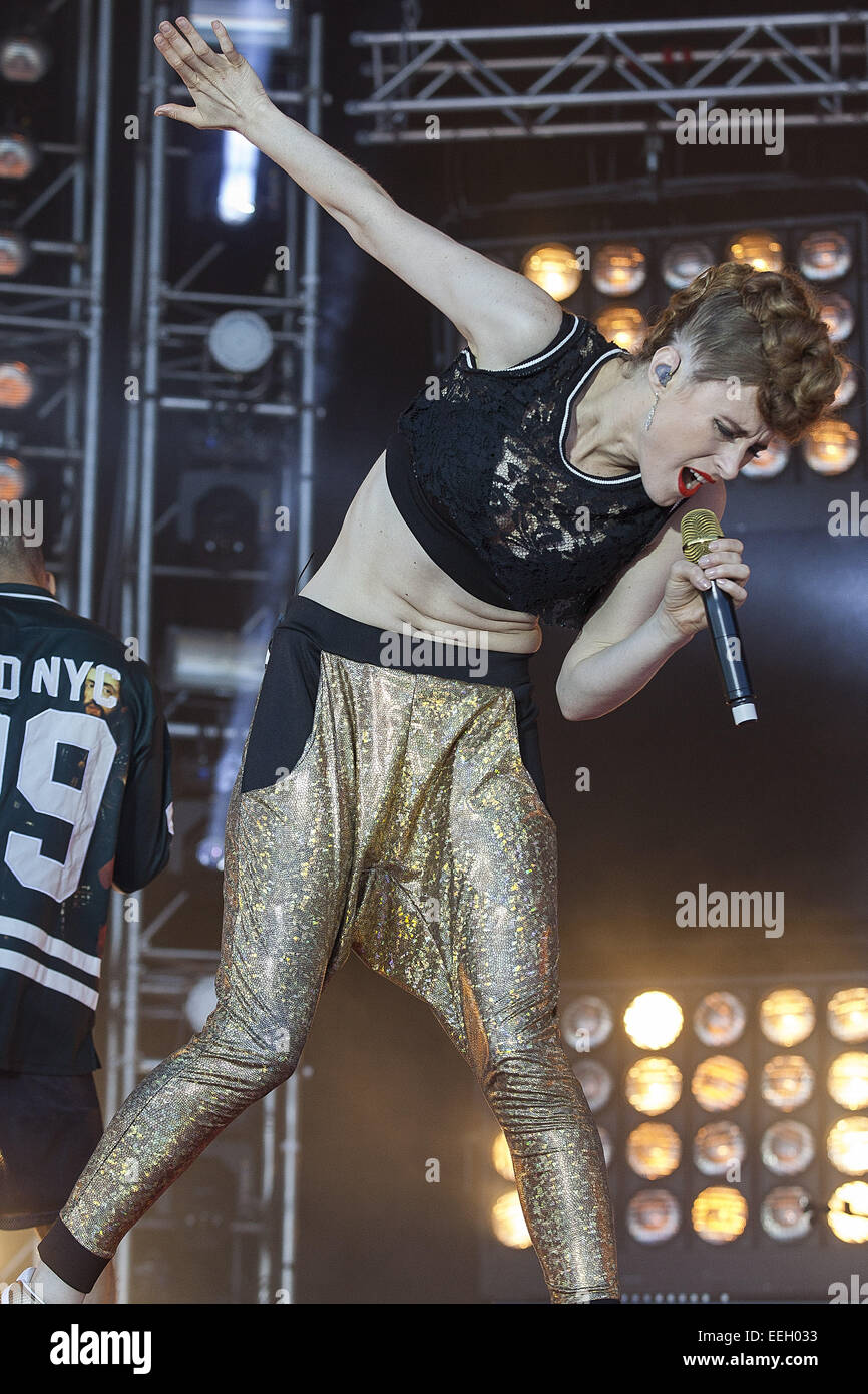 Rising Star Kiesza suona dal vivo a MTV 'crash' Plymouth offre: Kiesza dove: Plymouth, Regno Unito quando: 15 Lug 2014 Foto Stock