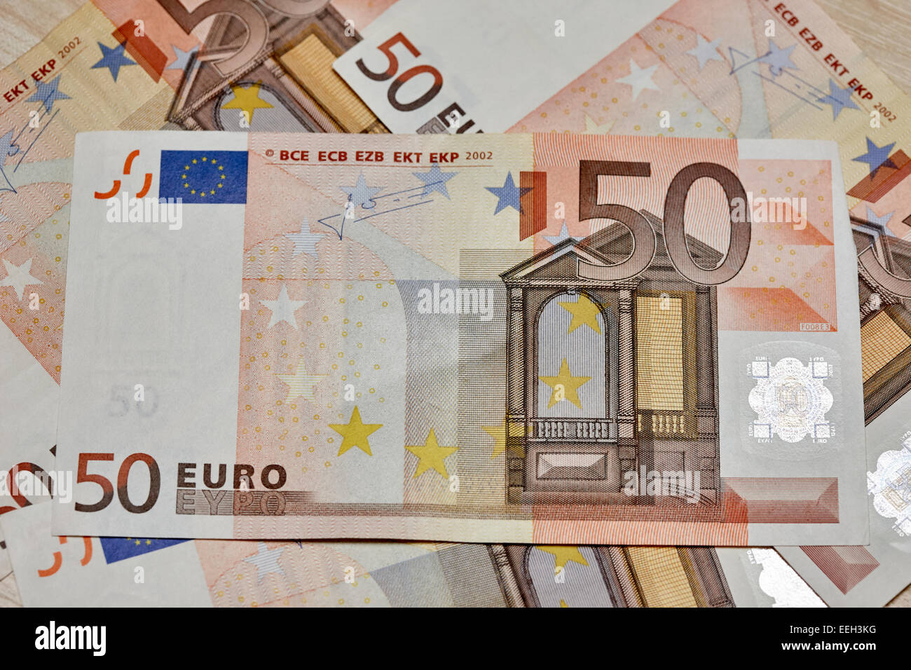 Pila di 50 banconote in euro Foto Stock
