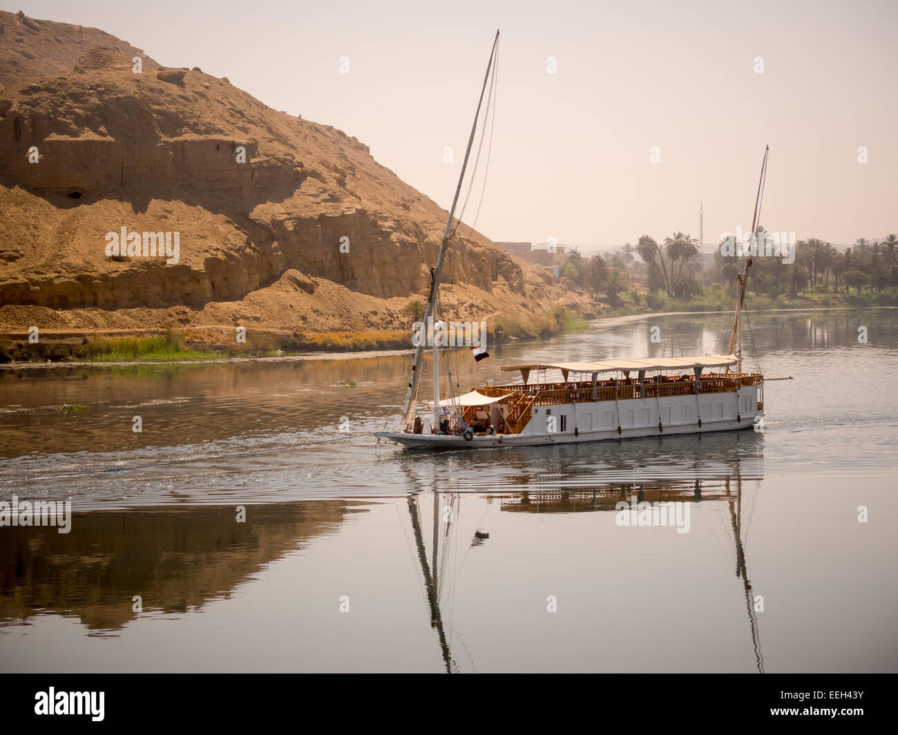 Una crociera sul Nilo barca sul fiume Nilo Foto Stock