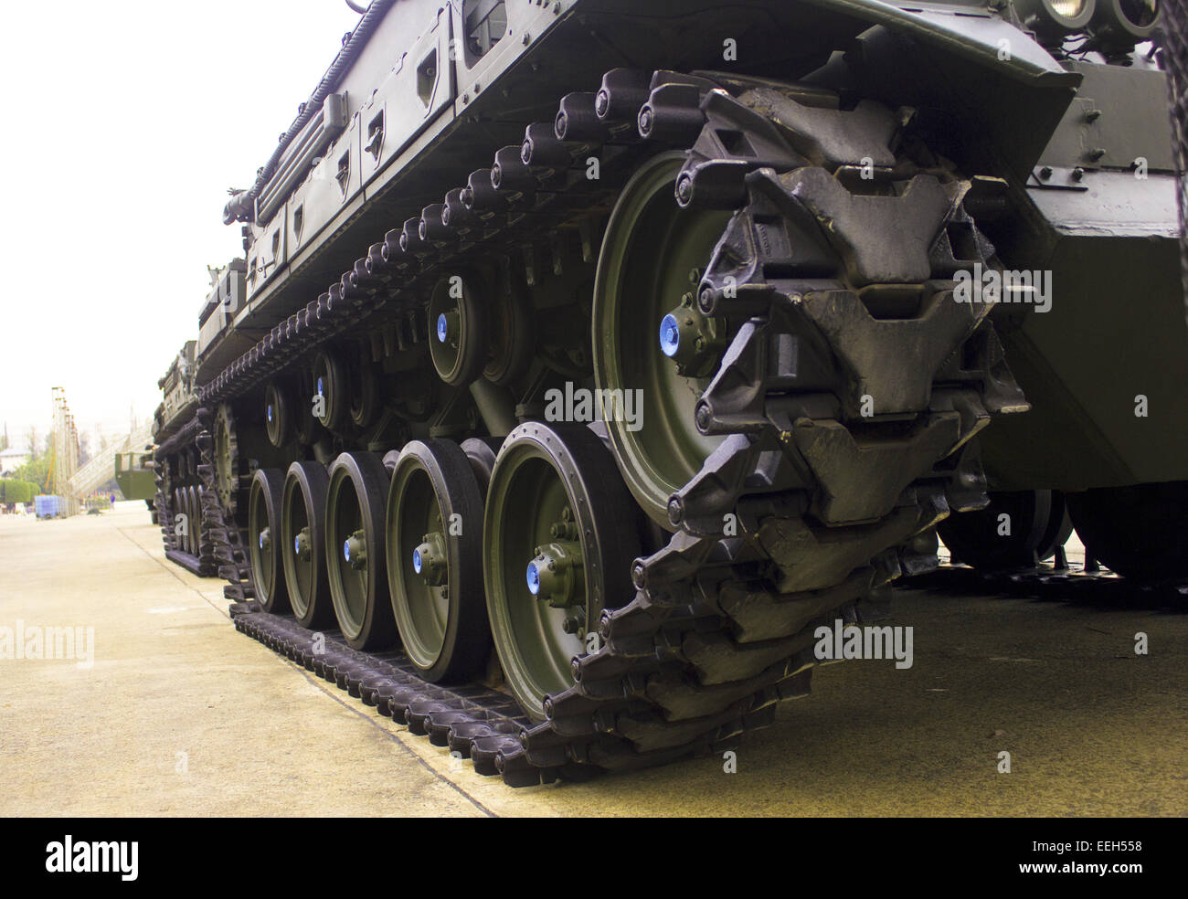 Visualizzare un serbatoio militare via Foto Stock