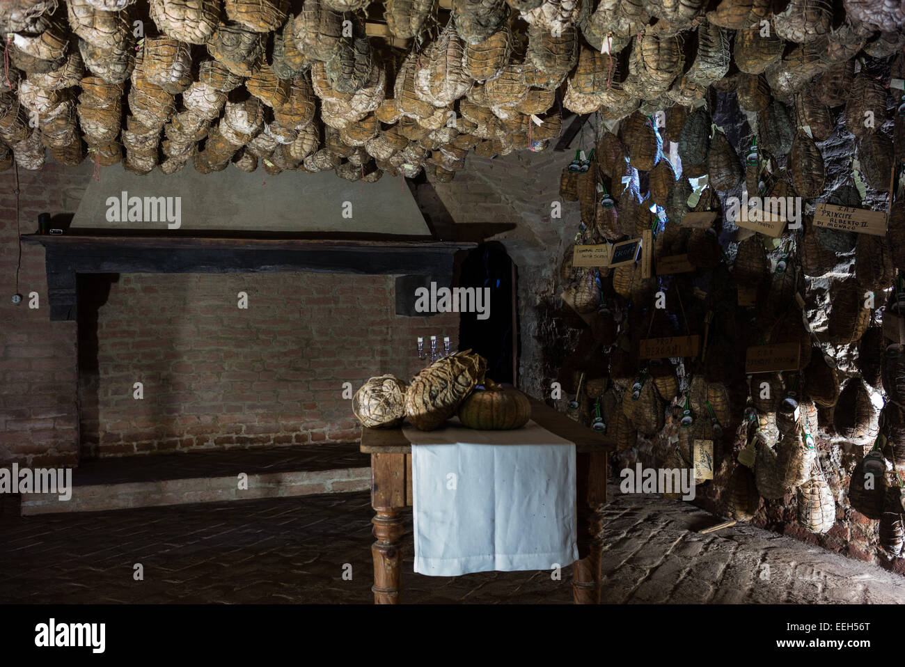 Polesine Parmense, le cantine per l'invecchiamento di maiale salata nella Antica Corte Pallavicina Relais Foto Stock