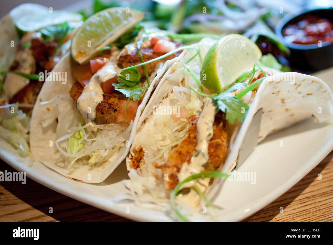 Il mahi-mahi pesce tacos originali da Joe's Restaurant & Bar in Edmonton, Alberta, Canada. Foto Stock