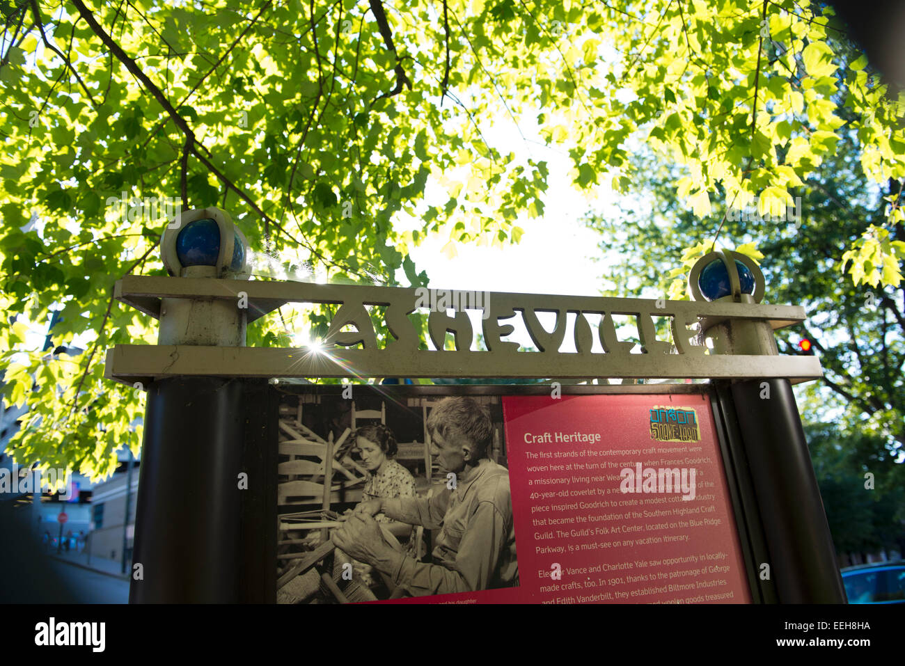 Un segno che celebra Asheville del patrimonio artigianale Foto Stock