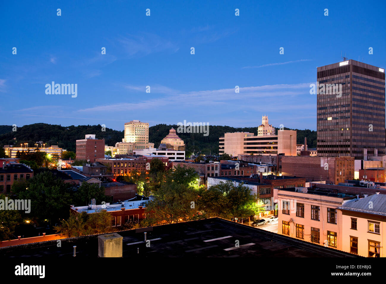 Asheville North Carolina skyline del centro al crepuscolo Foto Stock