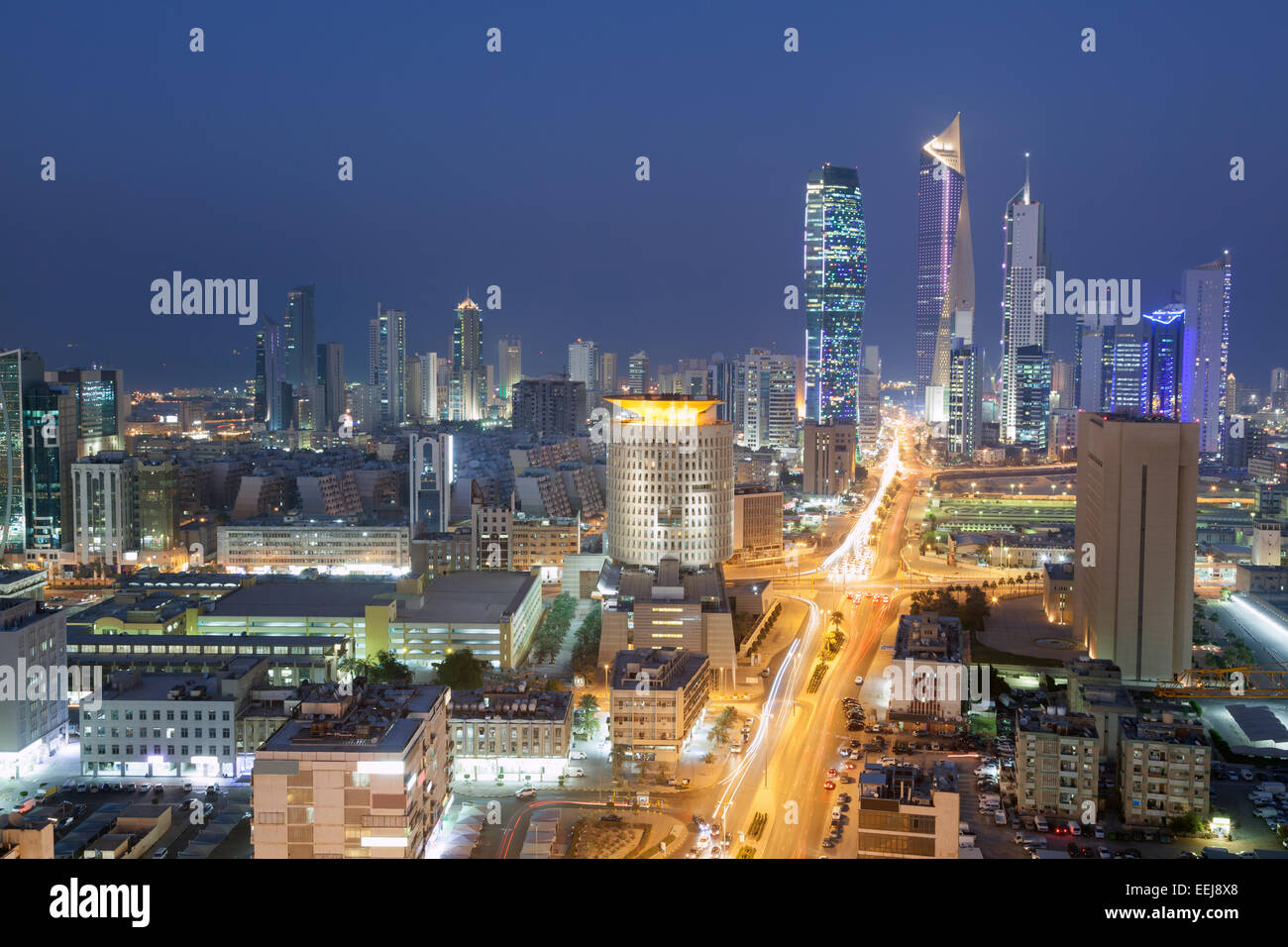 Vista di Kuwait City di notte Foto Stock