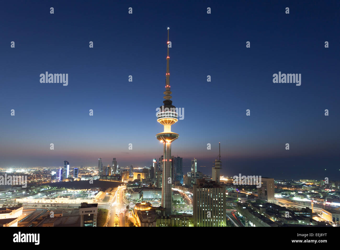 La torre di liberazione di Kuwait City a ngiht. Foto Stock