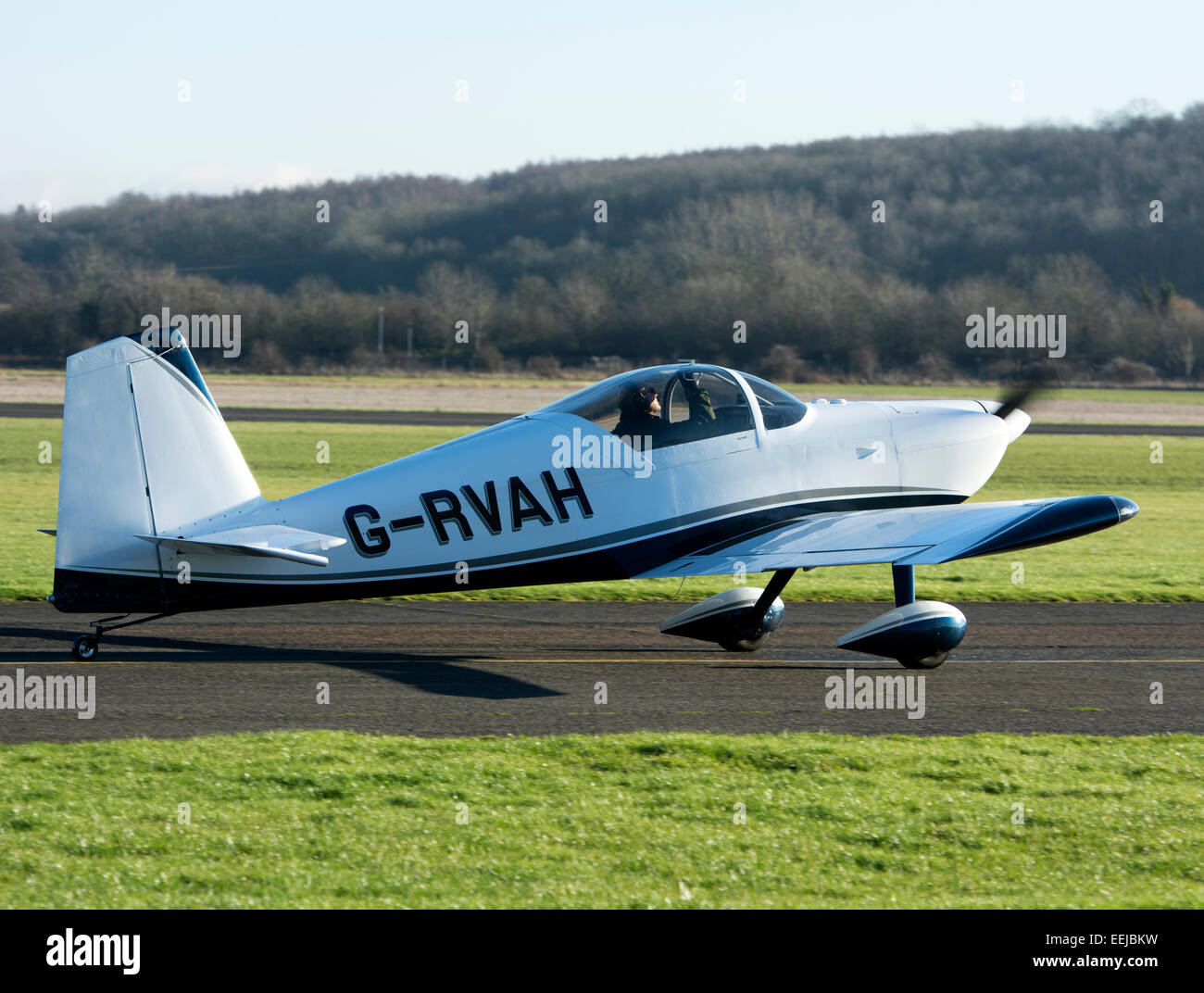 Vans RV-7 (G-RVAH) in rullaggio a Wellesbourne Airfield Foto Stock
