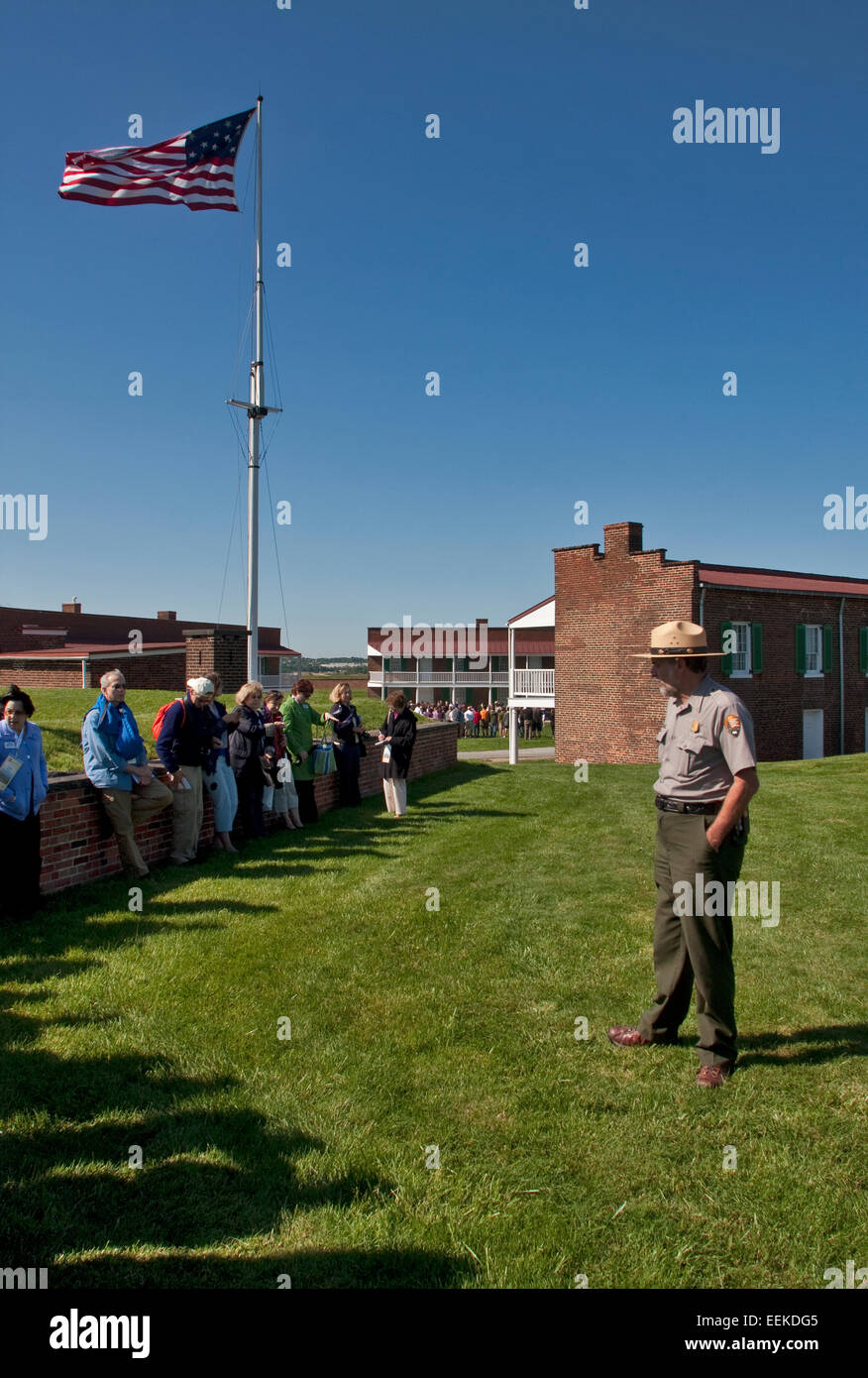 Fort McHenry National Monument e Santuario, Baltimore, Maryland. Una guida del parco che descrive la storia del forte e la battaglia. Foto Stock