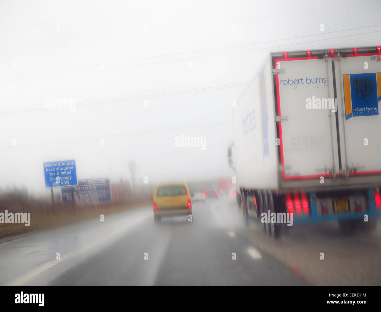 Autostrada spray difficili condizioni di guida Foto Stock
