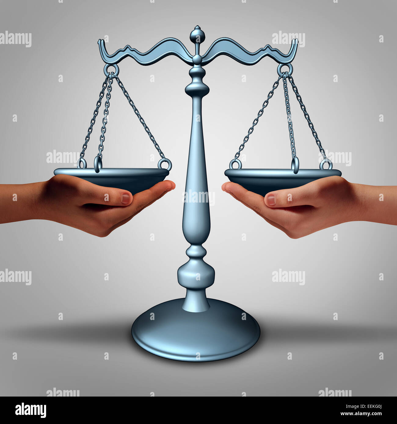 Supporto legale e consulenza avvocato concetto come due mani tenendo una scala di giustizia come una metafora e simbolo del diritto per servizi del tribunale e contratto di consulenza. Foto Stock