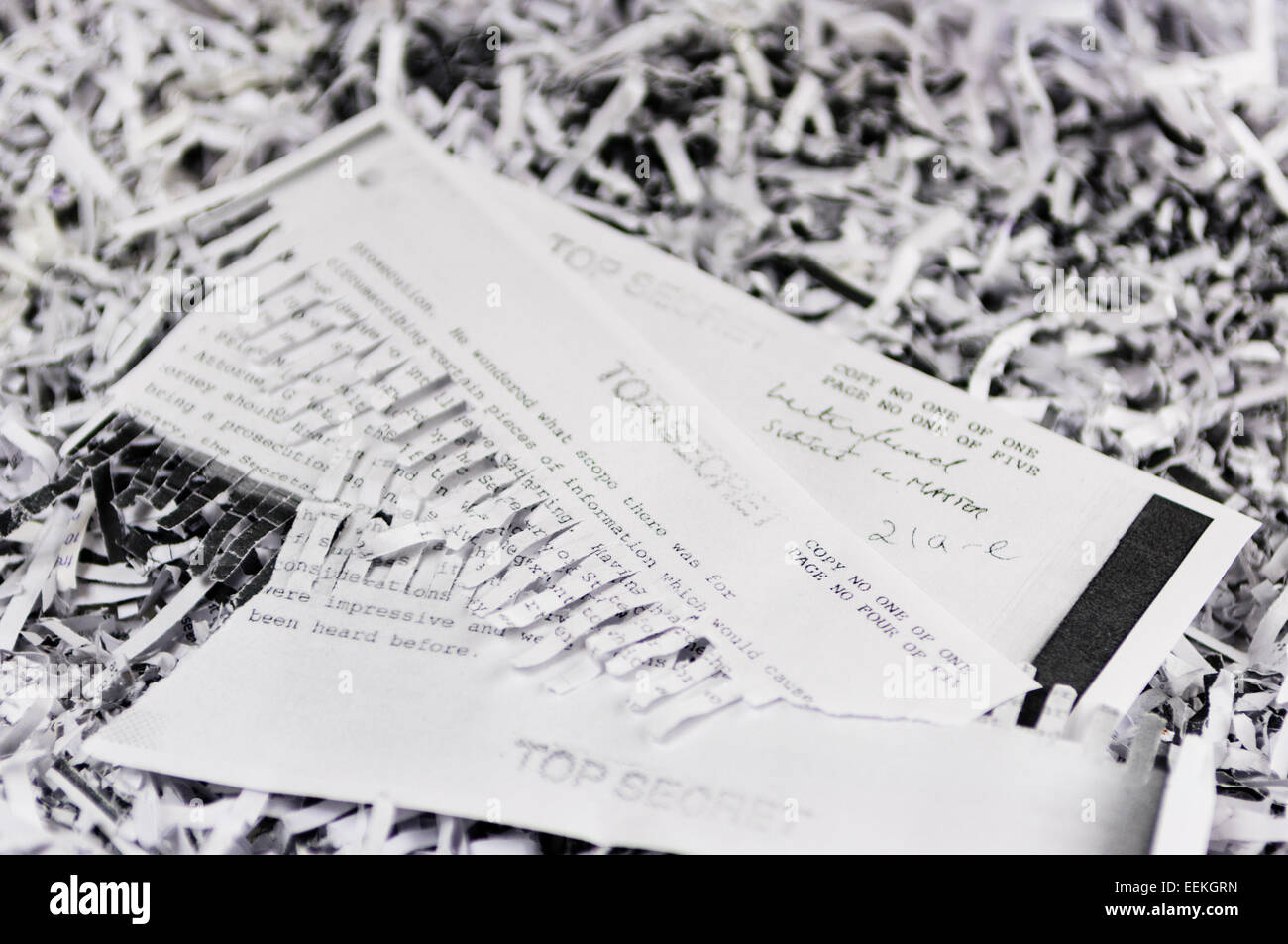 Mezza shredded "Top Secret" classificati in corrispondenza della pubblica amministrazione. Foto Stock