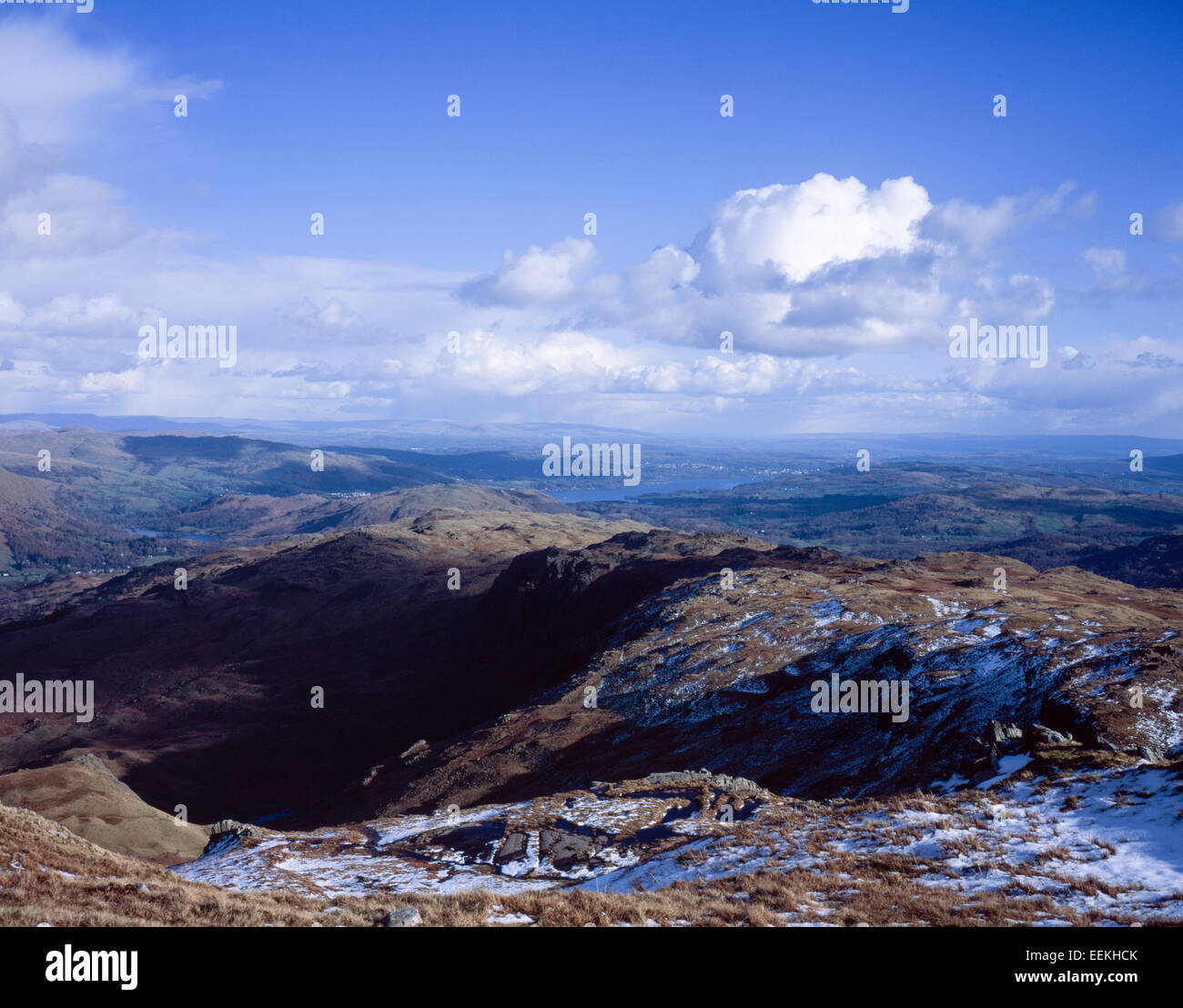 Blea Rigg e Blea Crag sopra Easedale Tarn da vicino Codale testa alta sollevare Grasmere Lake District Cumbria Inghilterra England Foto Stock