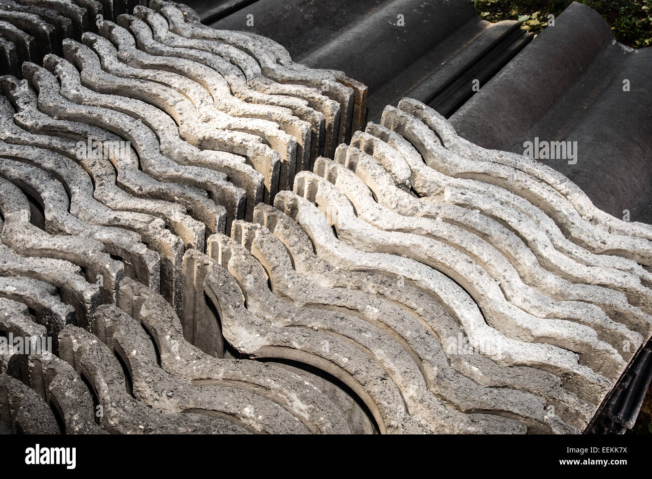 Tegole needly impilati per essere utilizzato nel nuovo progetto di costruzione. Foto Stock